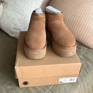Women’s UGG Classic Ultra Mini Platform size 9